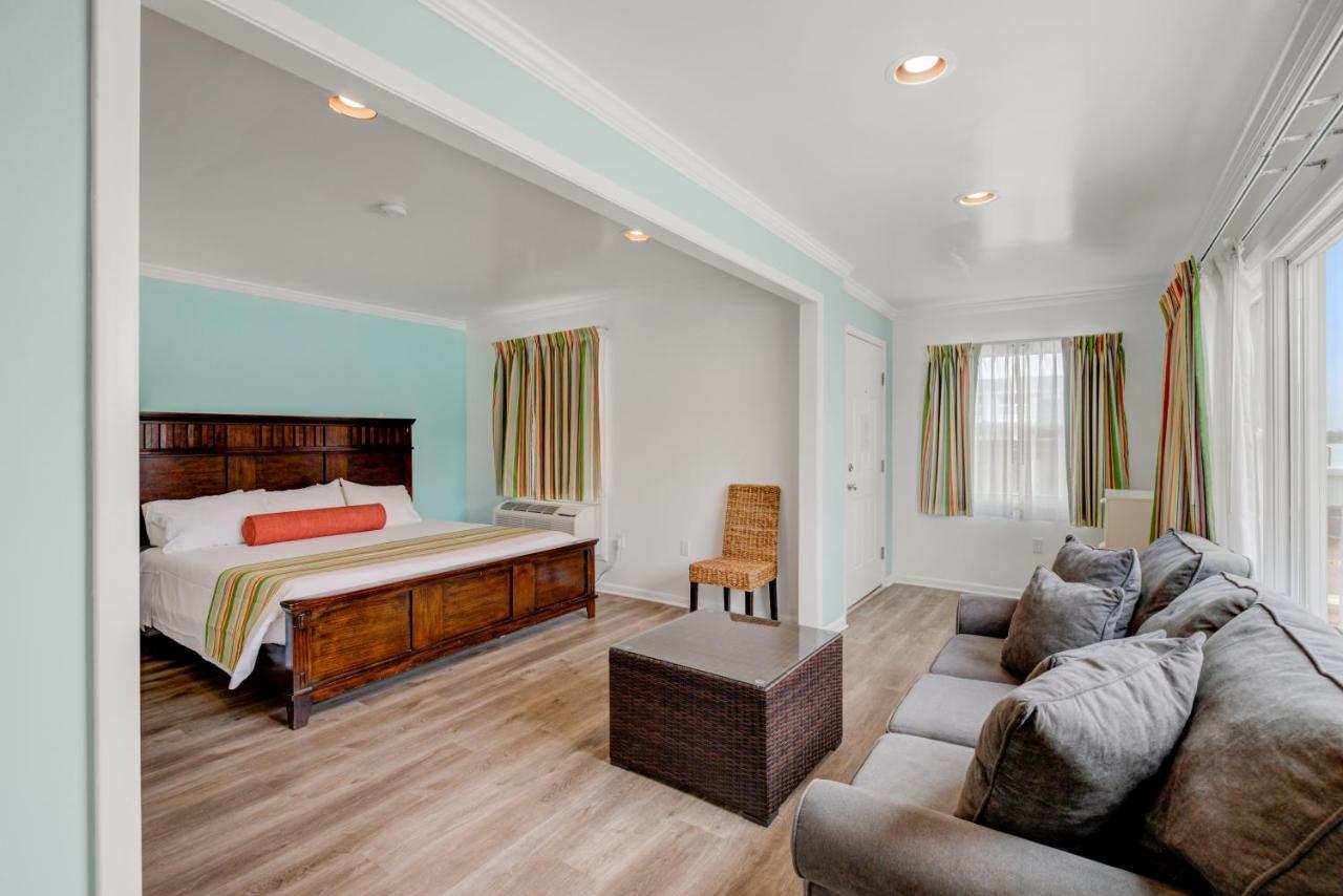 Hotel Beachwalk At 3*