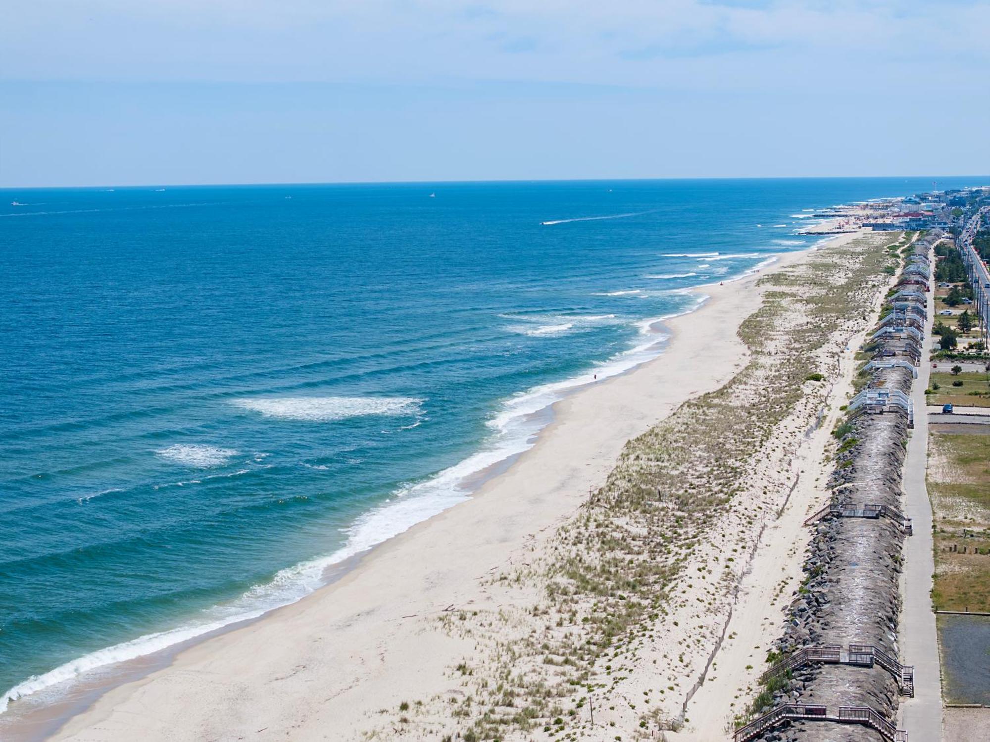 Beachwalk At 3*